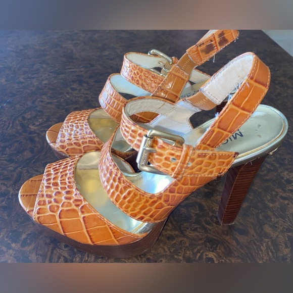 Michael Kors Snakeskin Platform Heels with Side Buckles  - size 7 - Picture 13 of 14